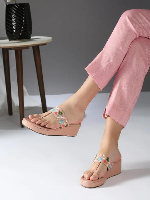 Trendy sandals for men with canvas straps and easy slip-on design for casual outings-Womens Peach Ethnic Embroidered Round Toe Heels