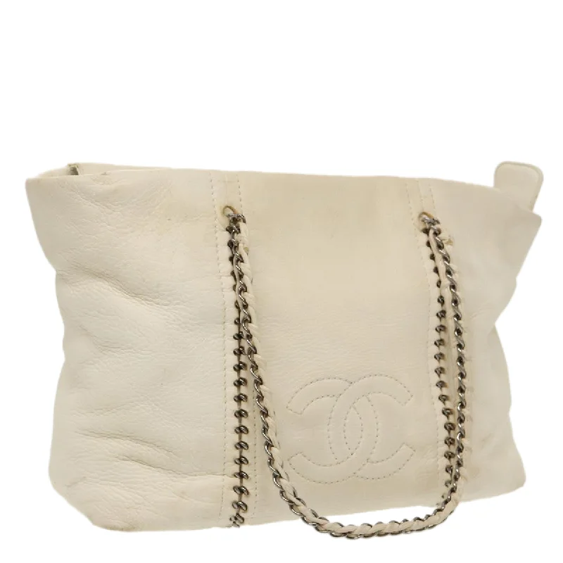 Handle bags with neutral leather for elegance -Chanel Shopping  Leather Tote Bag (Pre-Owned)