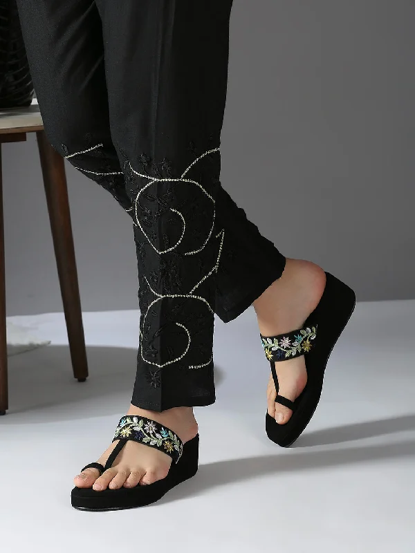 High-heeled sandals for women with wedge design and stylish straps-Womens Black Ethnic Embroidered Round Toe Heels