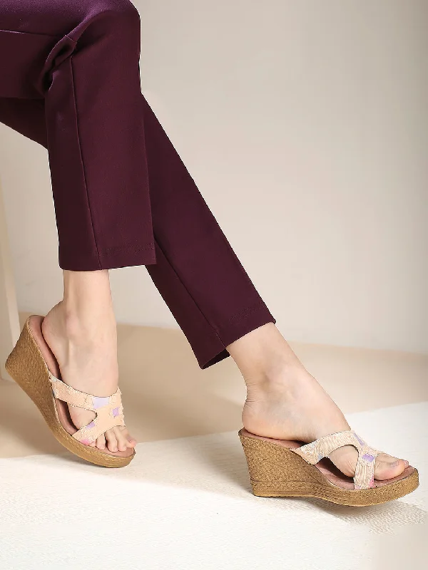 Casual sandals for women with cork footbed and crisscross strap design for style-Women Peach  Colourblocked Wedge Heels