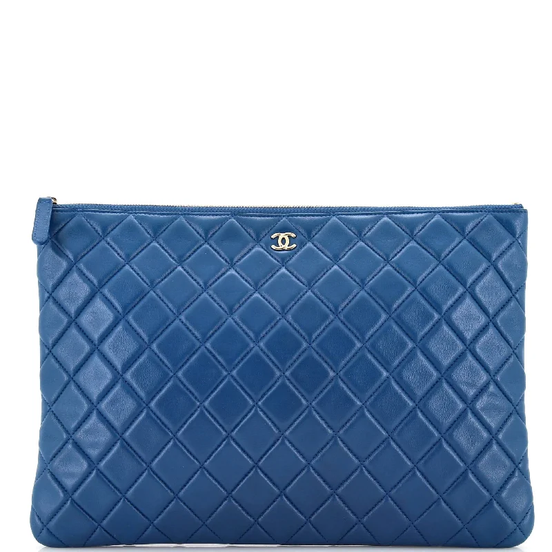 Handle bags with geometric patterns for modernity -O Case Clutch Quilted Lambskin Large