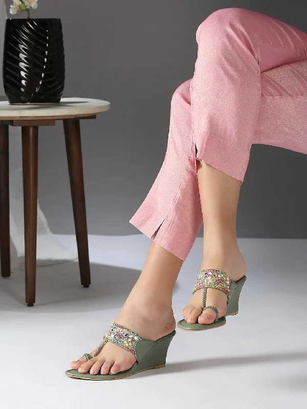 Casual sandals for women with thong design and padded footbed for everyday comfort-Womens Green Ethnic Embellished Round Toe Heels