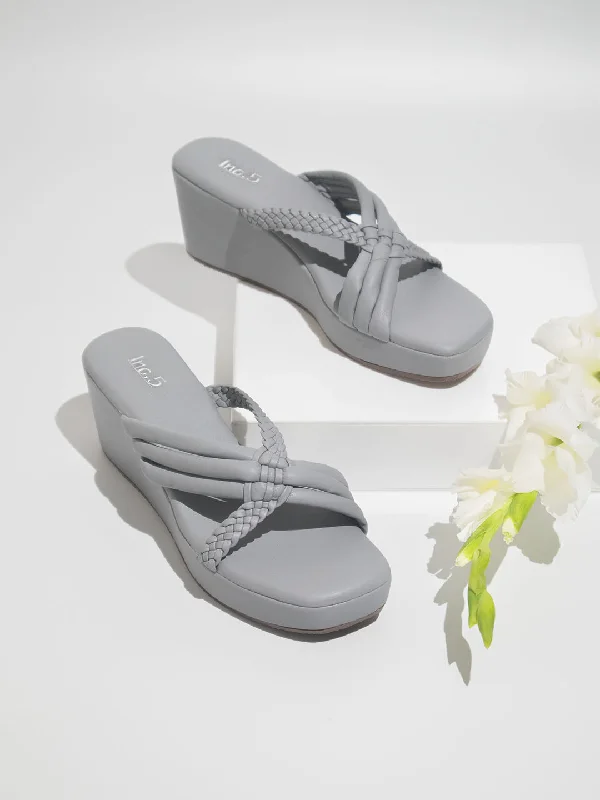 Comfortable sandals for men with wide straps and secure fit for daily use-Women Grey Textured Open Toe Wedge Heels