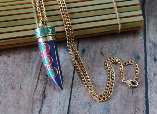 Best necklaces and pendants with turquoise stones for a vibrant boho-chic look-Gold Tibetan Horn Pendant Necklace