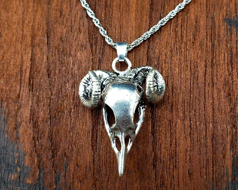 Best necklaces and pendants with adjustable chains for a customizable fit-Mythical Horned Bird Necklace