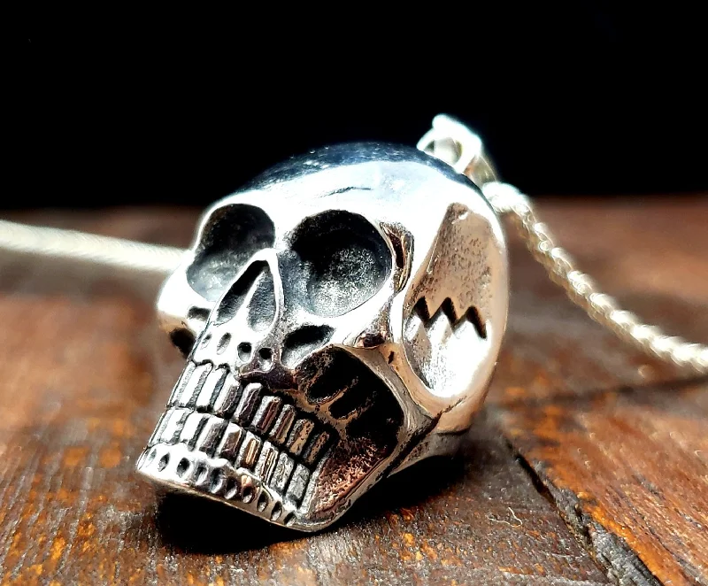 Best necklaces and pendants with vintage lockets for a nostalgic, sentimental look-Steel Skull Necklace