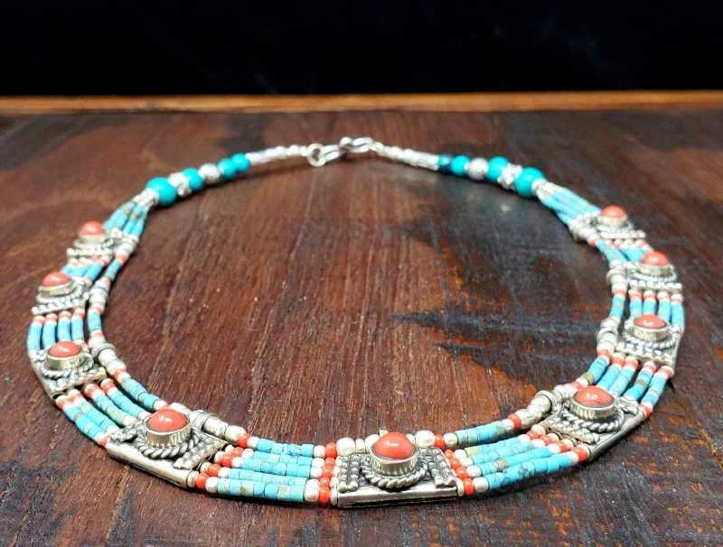 Simple necklaces and pendants with bar pendants for a sleek modern design-Tibetan Turquoise Beaded Necklace