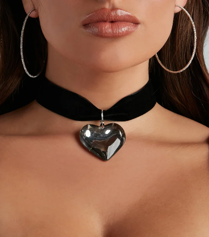 Trendy necklaces and pendants with statement pieces for a bold fashion statement-Top Trendsetter Heart Charm Choker Necklace